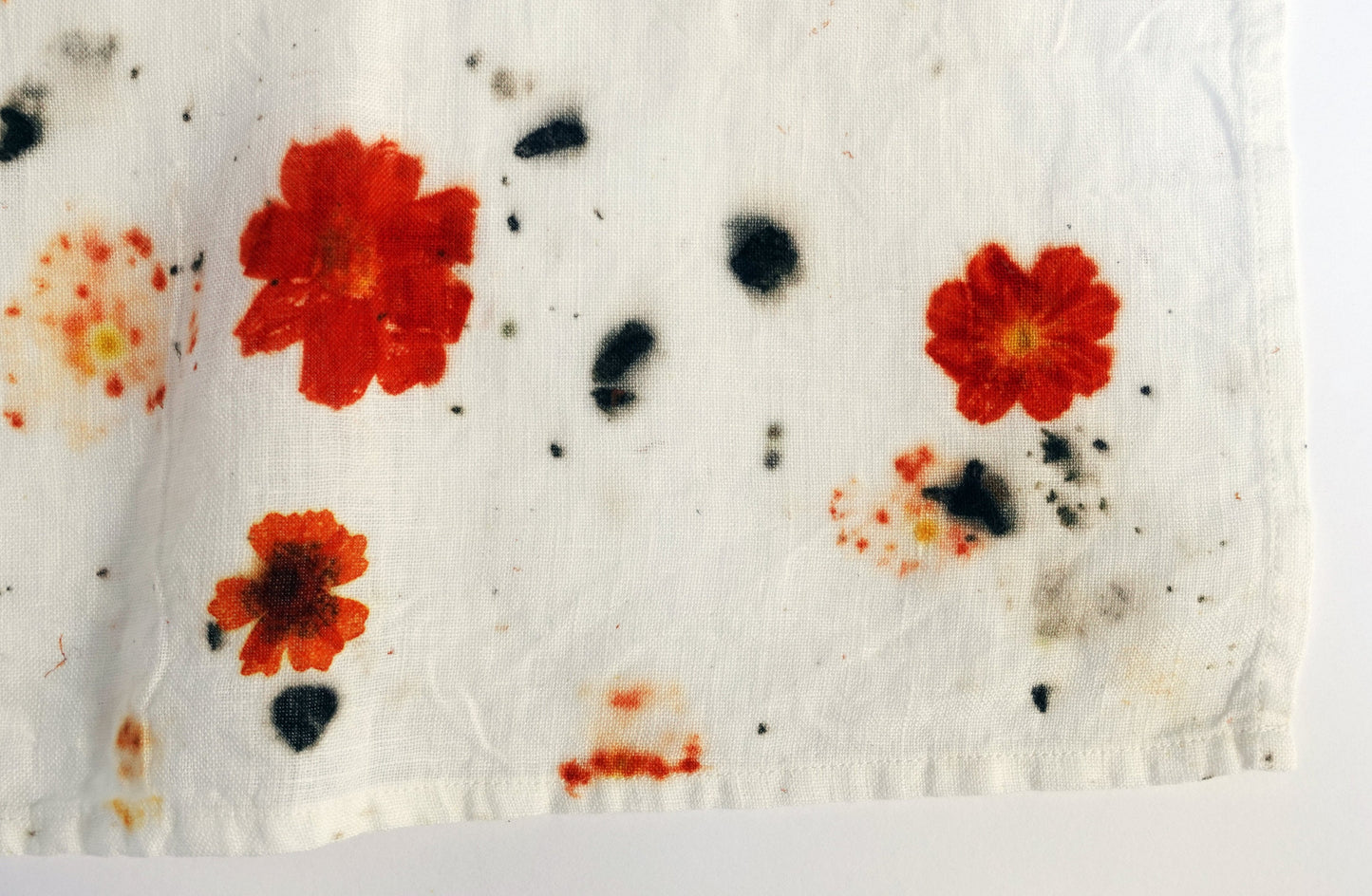 Paño de cocina tipo saco de harina con estampado floral