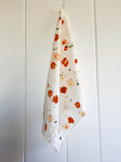 Paño de cocina tipo saco de harina con estampado floral