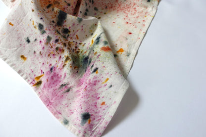 Torchon de sac de farine teint botaniquement abstrait