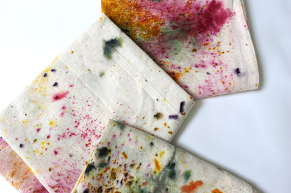 Torchon de sac de farine teint botaniquement abstrait