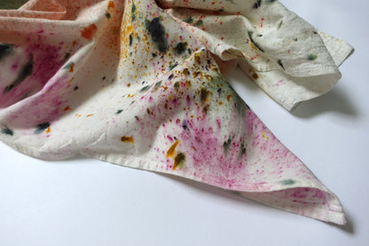 Torchon de sac de farine teint botaniquement abstrait