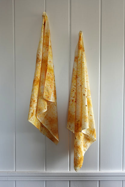 Torchon de sac de farine teint botaniquement abstrait